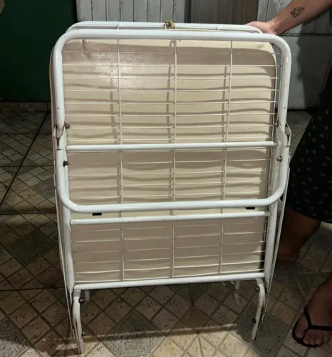 Cama solteiro dobrável portátil em metal