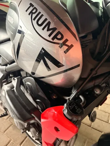 Trident 660