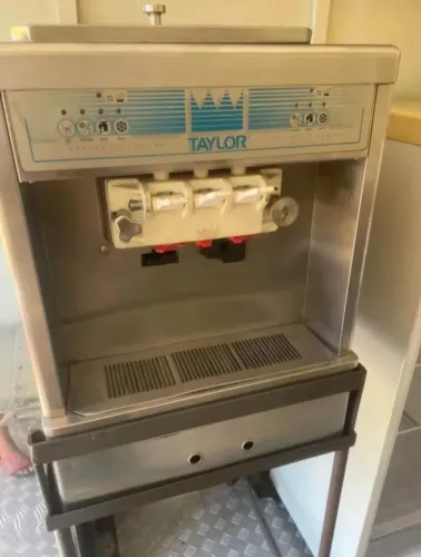 Máquina taylor de balcão 220w