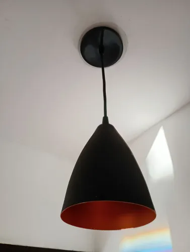 Luminária de teto cone aluminio preto/cobre