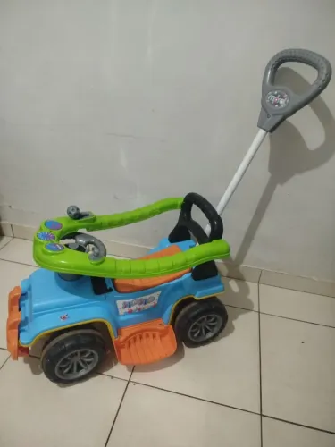 Carrinho com suporte de direção 