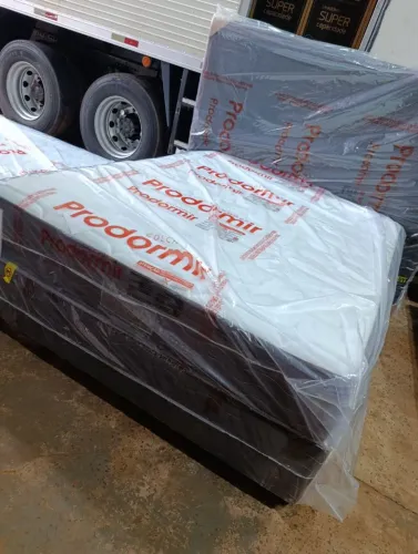 Base com colchão Queen novo na promoção
