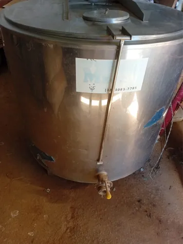 Tanque 500L e ordenhadeira