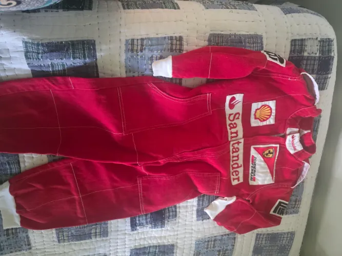 Macacão tipo formula 1, tamanho 3 anos.