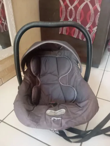 Vendo esta cadeirinha de bebê conforto.
