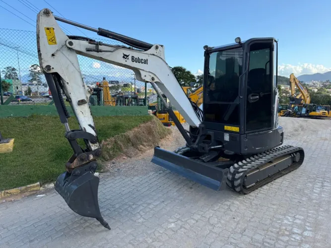 Mini escavadeira bob cat 35