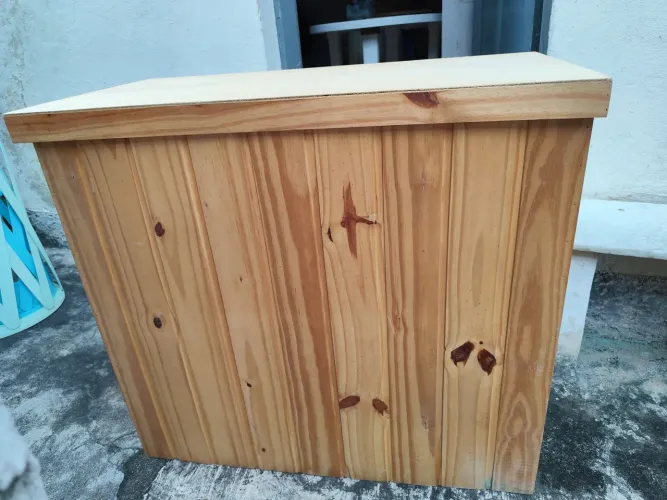 Balcão de pinus