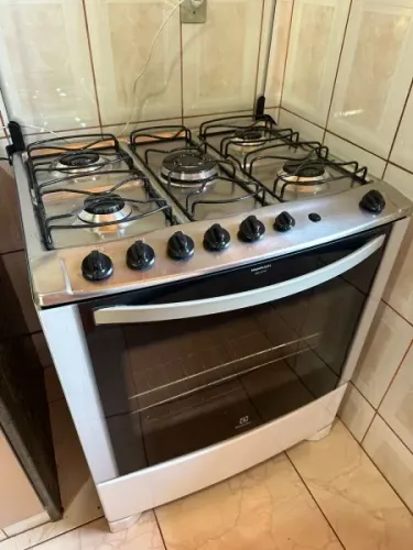 Fogão Electrolux, 5 bocas. Acendimento automático. Branco. *