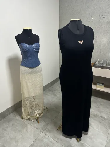 Roupa feminina alfaiataria com 50% de desconto, variam de 30,00 a 150,00, várias marcas