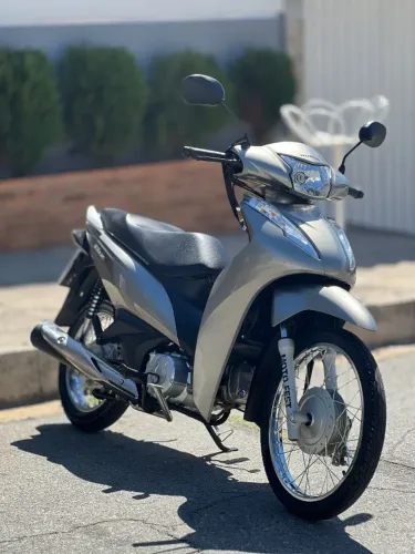 Honda Biz 110i 2024 Prata | 19.500 km | Garantia de Concessionária