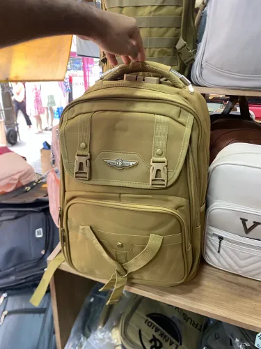 Promoção mochila apenas com a tranca quebrada