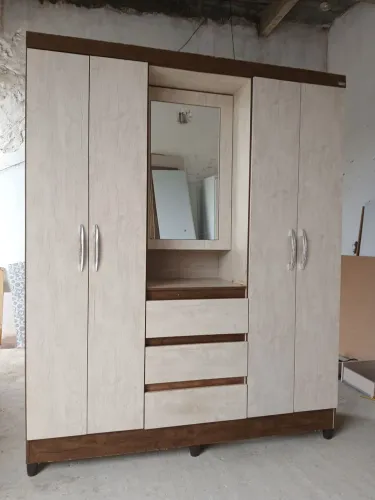 Vendo guarda-roupa seminovo 650,00 já com entrega e montagem