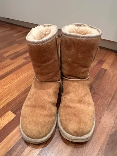 Bota UGG feminina caramelo