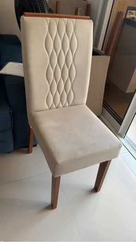 Mesa com tampa de vidro e 4 cadeiras