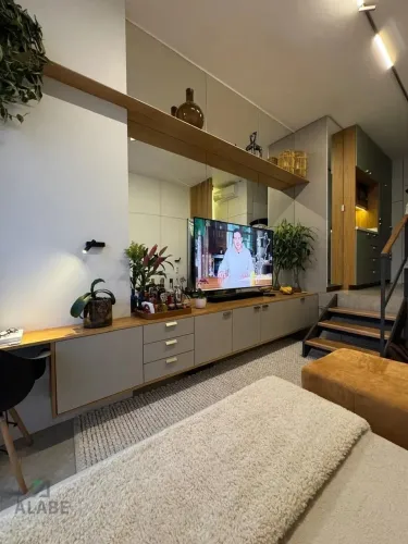 Studio na Vila Mariana , próximo ao metrô Santa Cruz , totalmente mobiliado , ar condicion