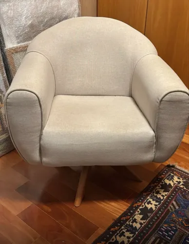 Poltrona Giratória Moderna 