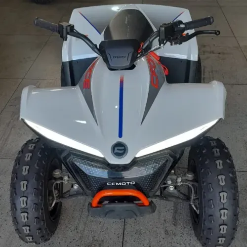 Quadriciclo Infantil CFORCE EV 110 Elétrico 2024 Seminovo