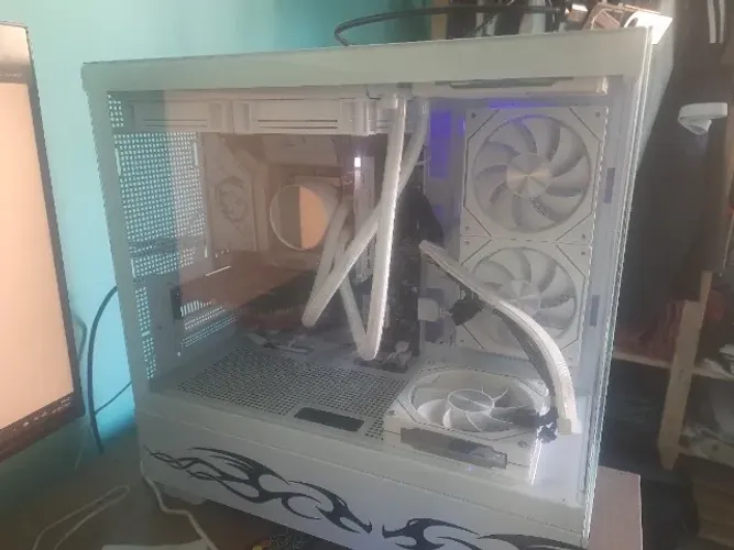 Troco PC MSI B760M, i5-14600KF, DDR5 16GB por Iphone 17 