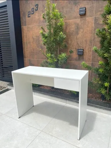 MESA COM GAVETA