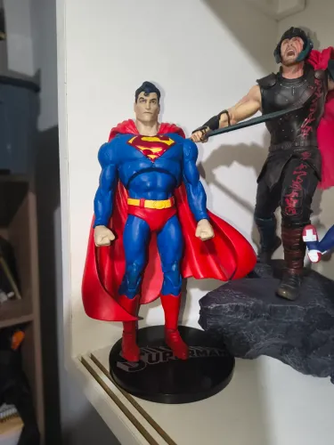 Superman MacFarlane Toys, peça em perfeito estado, conforme o anúncio!