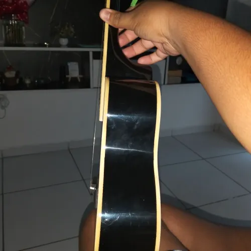 Cavaquinho elétrico bom para quem quer começar no ramo de música