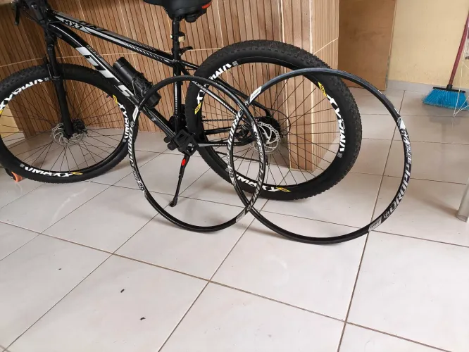 Vendo um aro 29 com guidão valor 70.00