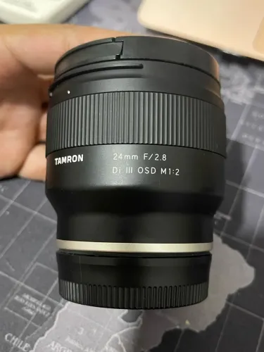 Lente Tamron 24mm F/2.8 Di lii Osd M 1:2 - E Mount Sony
