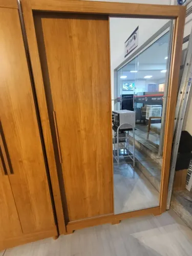 Roupeiro 2 portas com espelho 1,26m largura