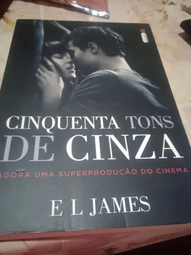 Três livros cinquenta tons