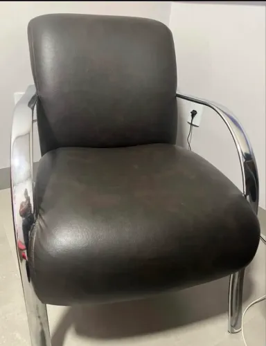 Linda Poltrona Couro Sintético Preta