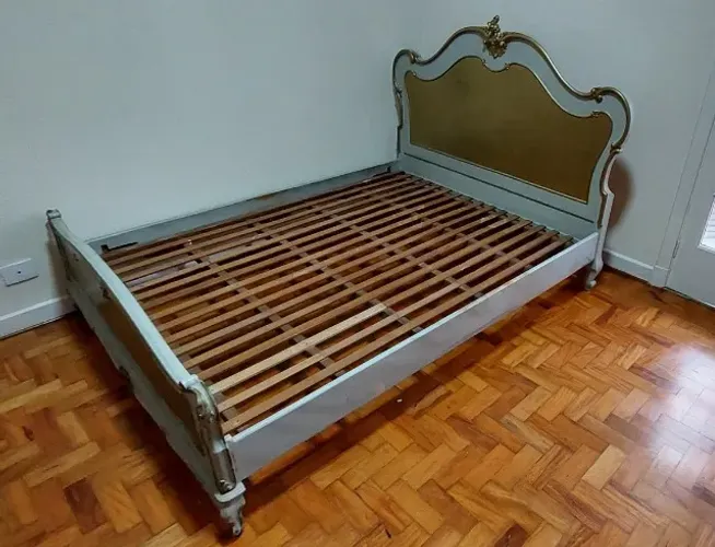 Cama de casal estilo Barroco Real / Luís XV - com detalhes entalhados e dourados