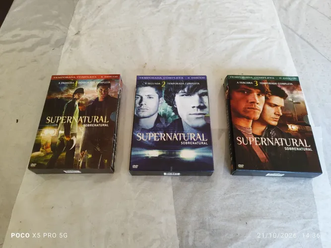Lote com as três primeiras temporadas completas da série Supernatural