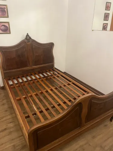 Cama de casal Antiga