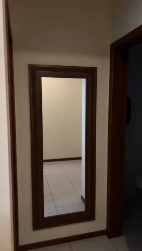 Espelho Grande de Corpo Inteiro com Moldura Decorativa