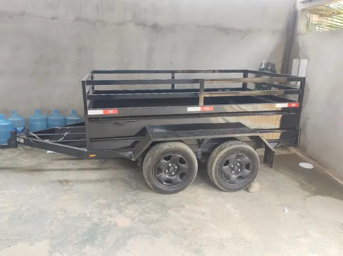 Vendo carrocinha 2 toneladas 2x5 de comprimento 1x5 de largura 7 meses nova pouco usado