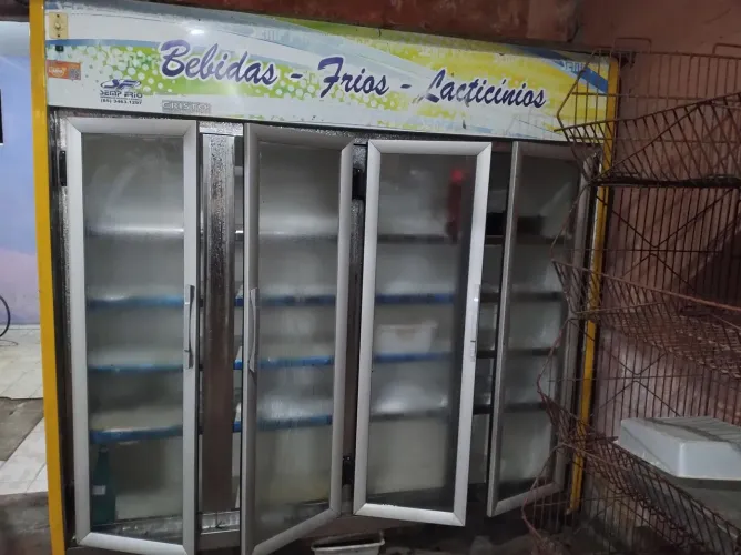 Geladeira Expositora Sempfrio 4 Portas - Excelente Funcionamento