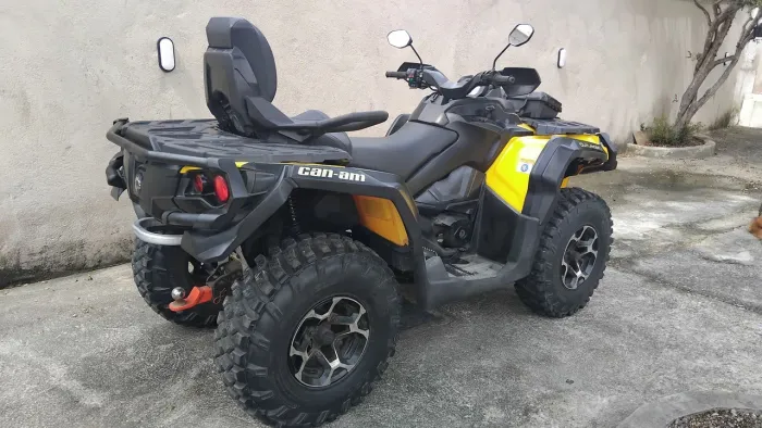 Quadriciclo Can-Am Max XT 650