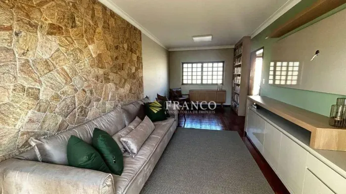 Sobrado triplex com 5 dormitórios à venda, 320 m² - Centro - Taubaté/SP