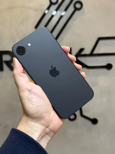 ? iPhone 16e Black - 128GB
