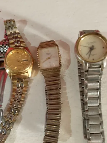 Três relógios feminino 1 Seiko e um orient parado para manutenção e um Atlantis funcionand