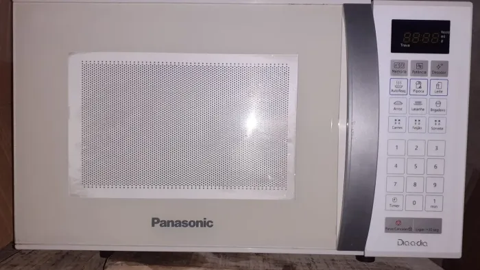 Microondas da panasonic."dia a dia"20 litros.muito novo