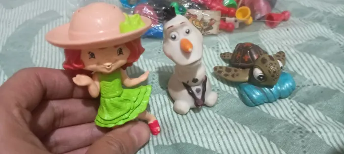 Moranguinho, Olaf Da Frozen, bebe squirt procurando o nome bonecos colecionáveis raros.