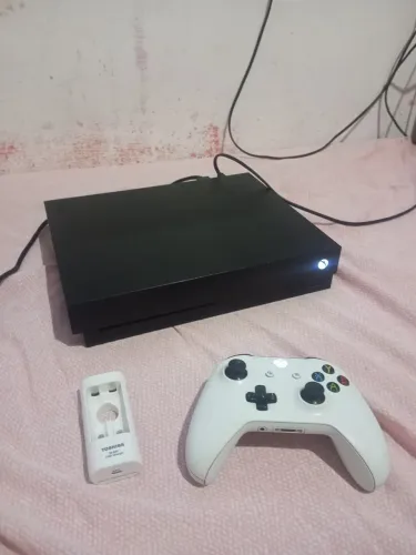 Xbox One X 1TB - perfeito!