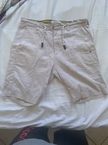 Bermuda Masculina Bege Clara com Cordão ? ótimo Estado