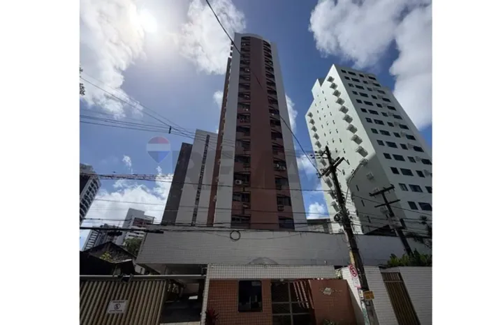 Apartamento dois quartos, uma vaga de garagem em Casa Amarela.