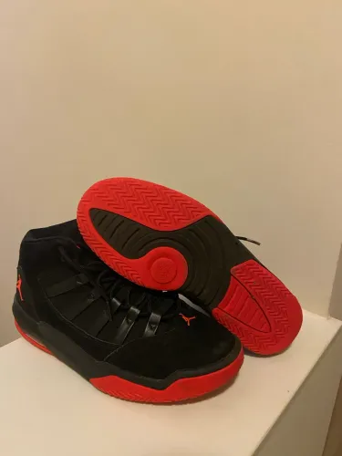 Jordan Max Aura, 4