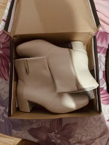 Vendo bota feminina 