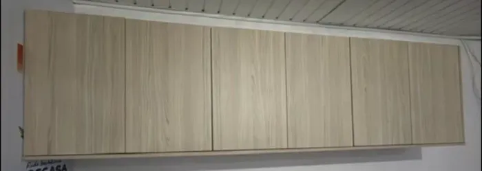 Armário suspenso com 6 portas