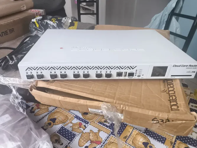 Roteador MikroTik Cloud Core Router CCR1072-1G-8S+