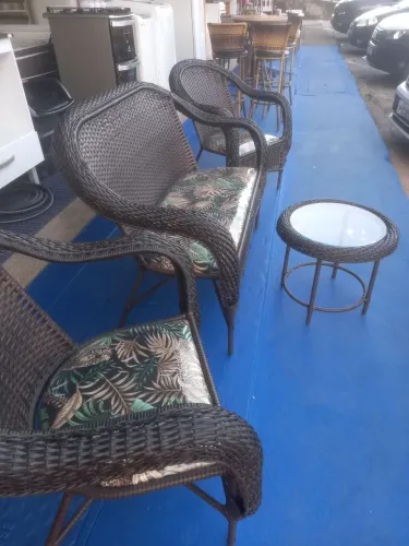 Conjunto de cadeiras com mesinha para área externa em fibra sintética